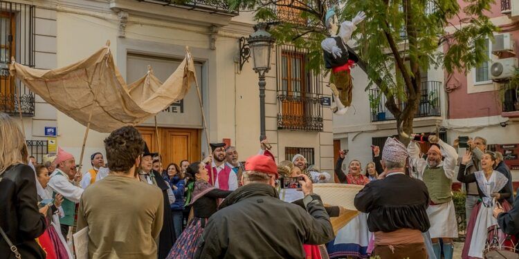 L’esquellà: la antigua tradición valenciana de ruido y burla que se hacía a viudos cuando volvían a casarse
