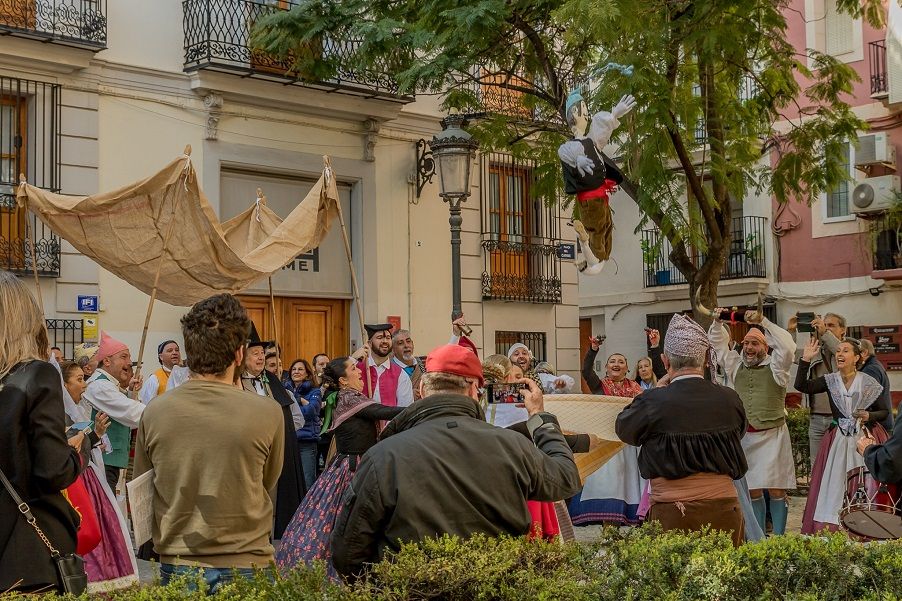 L’esquellà: la antigua tradición valenciana de ruido y burla que se hacía a viudos cuando volvían a casarse