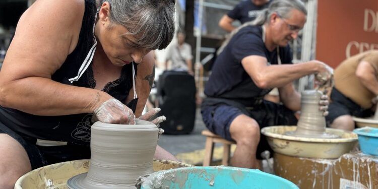La Fiesta de la Cerámica 2026 de Manises llenará la Avenida Blasco Ibáñez de talleres y demostraciones en vivo