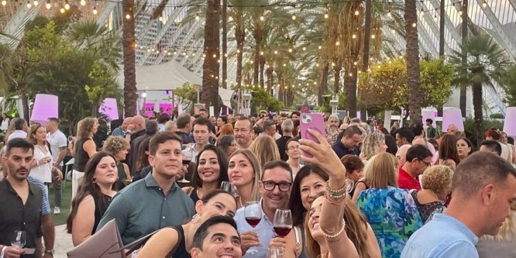 Requena celebra con una gran fiesta en la Ciutat de les Arts i les Ciències su designación como Ciudad Española del Vino 2026