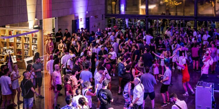 El IVAM inaugura una nueva gran exposición permanente que reúne más de 500 obras de 266 artistas con una fiesta abierta al público