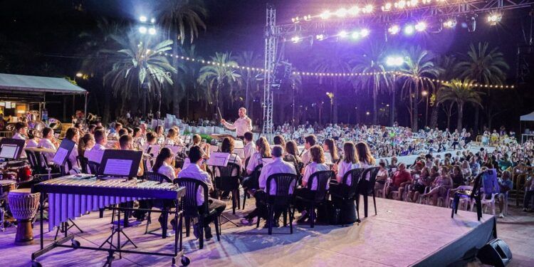 Los Jardines del Palau de Valencia se llenan en julio de música, teatro, folclore y preselecciones falleras
