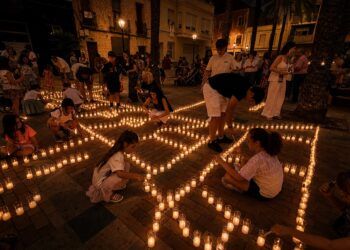 10.000 velas iluminarán las calles de un histórico núcleo de Gandia en una velada con música, teatro y actividades gratuitas