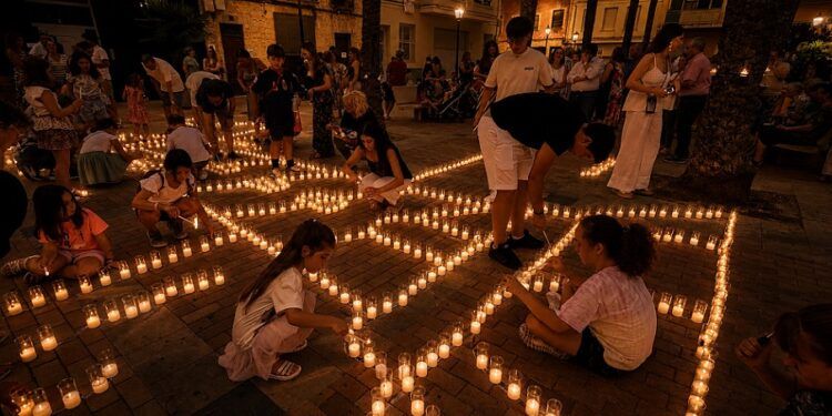 10.000 velas iluminarán las calles de un histórico núcleo de Gandia en una velada con música, teatro y actividades gratuitas