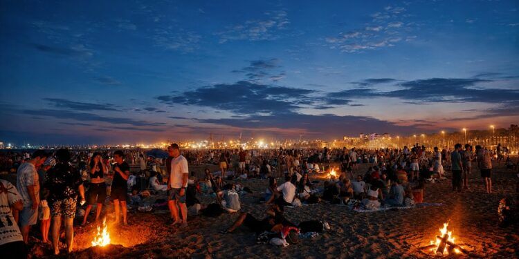 Noche de San Juan 2026 en Valencia: hogueras, seguridad, tráfico, transporte y todo lo que debes saber