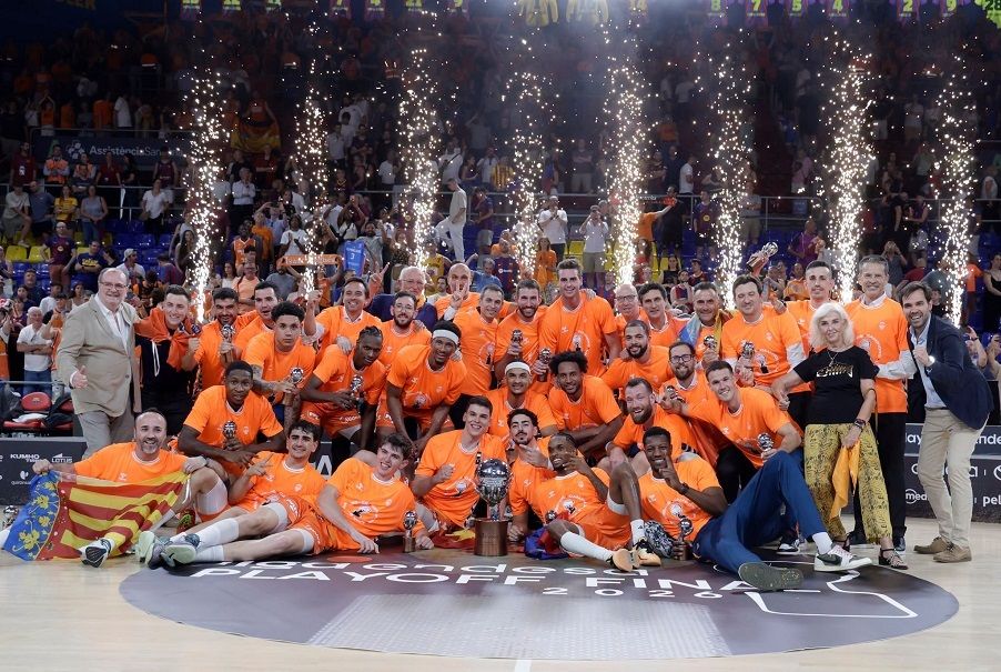 El Valencia Basket celebra su segunda Liga Endesa con una fiesta en el Roig Arena y lanza una camiseta conmemorativa