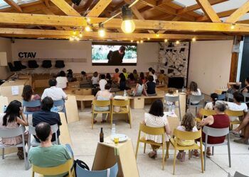 El cine a la fresca gratuito regresa al Colegio de Arquitectos de Valencia con un ciclo que convierte las ciudades en protagonistas