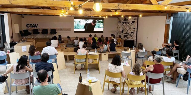 El cine a la fresca gratuito regresa al Colegio de Arquitectos de Valencia con un ciclo que convierte las ciudades en protagonistas