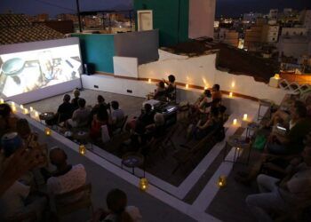 Regresan las noches de verano con cine clásico gratuito al aire libre en el barrio del Pou de Cullera