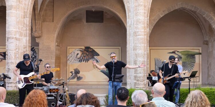 Valencia despide ‘Encuentros en el Carmen’ con un concierto gratuito dedicado a los grandes éxitos de los 80