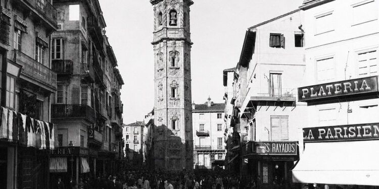 La olvidada historia de la reina que da nombre a una de las plazas más famosas de Valencia