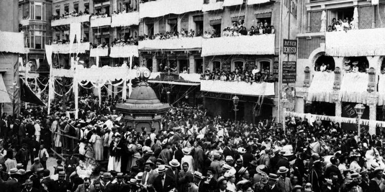 La Feria de Julio de Valencia 2026 arranca con un gran espectáculo que revive la Belle Époque en la plaza del Ayuntamiento