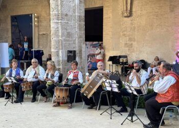 El claustro gótico del Centre del Carme acoge una muestra gratuita de collas y cant valencià d’estil