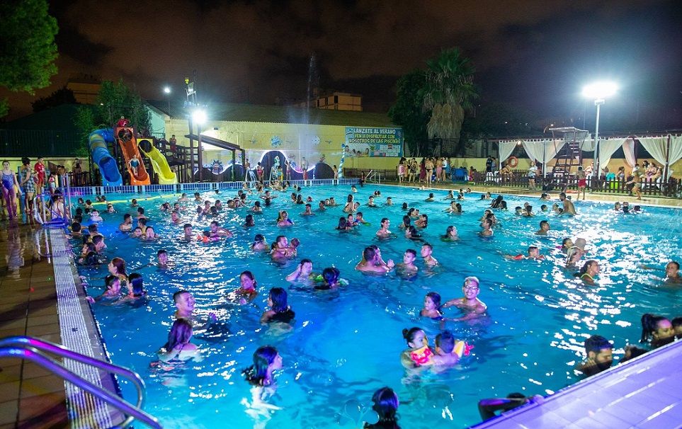 Noches temáticas en la piscina del Parque del Oeste de Valencia 2026: fechas y programa completo
