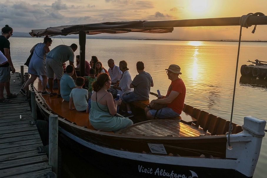 Vuelven los atardeceres gratuitos en la Albufera con paseo en barca y ruta a pie: así puedes apuntarte