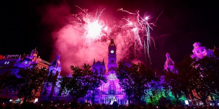 Valencia se llena de pólvora en julio con la programación pirotécnica de la Feria de Julio de 2026