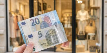 Valencia regala 25 euros para comprar en el comercio local: así puedes conseguirlos con el Bono Comercio VLC
