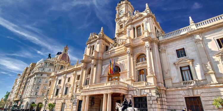La Casa Consistorial de Valencia cumple 120 años: tres vídeos para descubrir su historia y sus espacios más emblemáticos