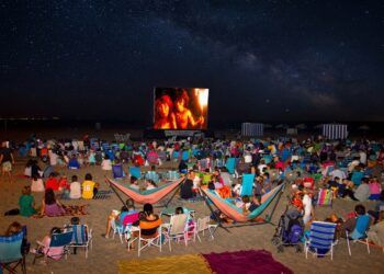 El cine de verano gratuito llega a 23 playas de Valencia con 46 proyecciones al aire libre durante julio y agosto