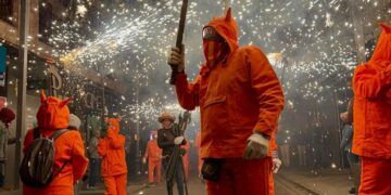 Un gran correfoc y un espectacular castillo de fuegos cierran el Festival Pirotécnico de la Feria de Julio de Valencia 2026