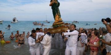 El Desembarco de Santa María Magdalena de Moncofa, la procesión marinera más antigua de la Comunitat Valenciana