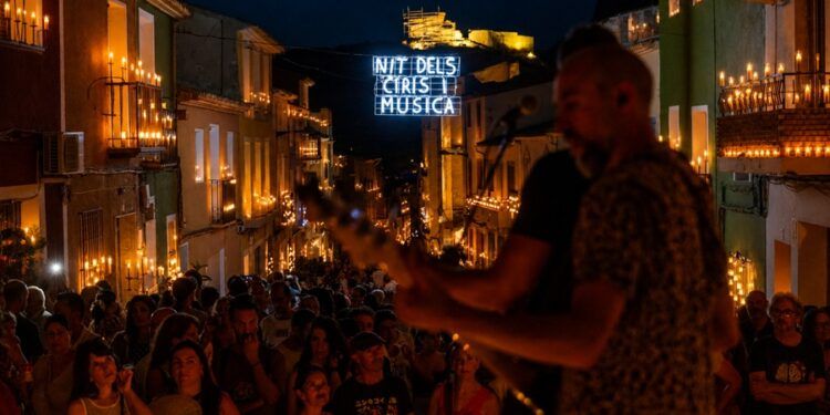 La Nit dels Ciris i la Música de Busot 2026 reunirá 15.000 velas y 17 actuaciones en una noche mágica