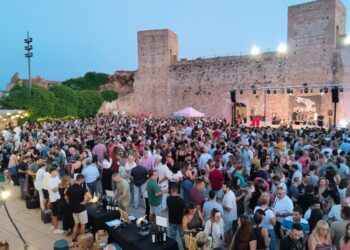 Vuelve el Tardeo con la DO gratuito al Castillo de Requena con vino, música en directo y gastronomía