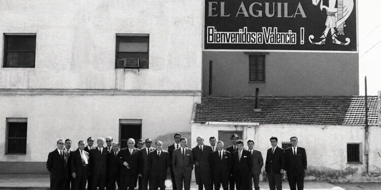 La fábrica de cervezas El Águila de Valencia, un icono desaparecido del Canyamelar