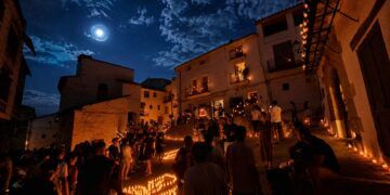 Tres pueblos de la Comunitat Valenciana se llenan de velas este sábado con sus noches más mágicas
