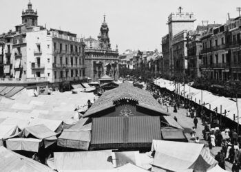 ¿Sabías que el primer mercado de flores de Valencia estuvo en la plaza del Mercado?