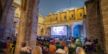 El Centre del Carme de Valencia ofrece un completo plan gratuito en agosto con exposiciones, talleres, visitas guiadas y cine de verano