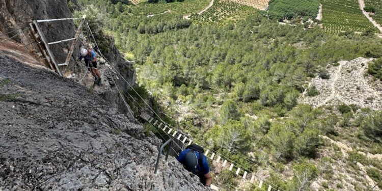 Vía Ferrata La Falconera, dos niveles de vía ferrata a los pies de la Serra Falconera de Gandia