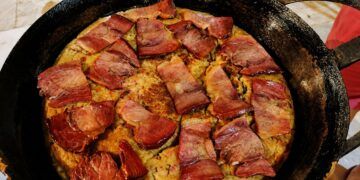 Gachamiga de Yátova, una receta tradicional valenciana que se cocina al fuego y hasta tiene concurso
