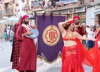El centro histórico de Teulada viaja a la Edad Media con un mercado medieval lleno de espectáculos, artesanía, música y un concierto Candlelight