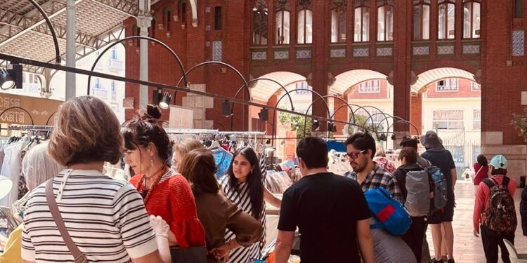 Cinco mercados llenarán de artesanía, moda y antigüedades el Mercado de Colón de Valencia en septiembre