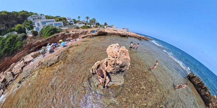 La ruta del final de Les Rotes de Dénia, un sencillo recorrido por calitas de aguas cristalinas