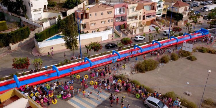 El gran tobogán acuático de 100 metros de largo regresa a Ontinyent este fin de semana