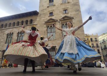 Balls al Carrer 2026-2027 llega con un completo calendario de bailes regionales a cuatro plazas de Valencia