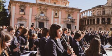 30 bandas juveniles tocarán pasodobles a la vez en la Plaza de la Virgen de Valencia este domingo