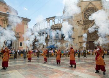 Valencia celebra los Moros y Cristianos del 9 de Octubre de 2026 con mercado medieval, alardo de arcabucería, entradas y mucho ambiente festero