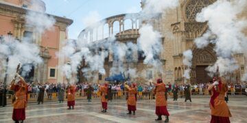 Valencia celebra los Moros y Cristianos del 9 de Octubre de 2026 con mercado medieval, alardo de arcabucería, entradas y mucho ambiente festero