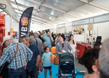 La Fira Outlet de Cullera vuelve con descuentos de hasta el 70% tras el gran éxito de su primera edición