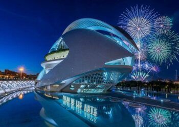 Valencia se prepara para cinco intensos días de pólvora con 11 espectáculos pirotécnicos y un show de drones
