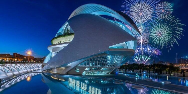 Valencia se prepara para cinco intensos días de pólvora con 11 espectáculos pirotécnicos y un show de drones