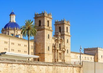 Jornada de puertas abiertas en el Monasterio de San Miguel de los Reyes de Valencia para contemplar el rayo de sol que ilumina su cripta