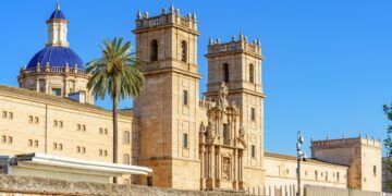 Jornada de puertas abiertas en el Monasterio de San Miguel de los Reyes de Valencia para contemplar el rayo de sol que ilumina su cripta