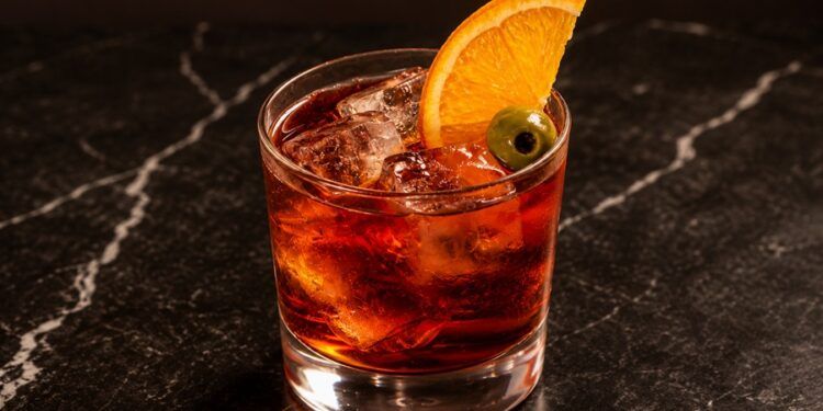 La Hora del Vermut llega al centro de Valencia con vermuts, tapas, juegos, música y muchas sorpresas