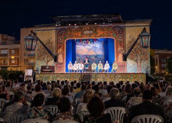 El camión de Les Arts Volant llega a la ciudad de Valencia con seis funciones gratuitas de zarzuela en plazas y barrios