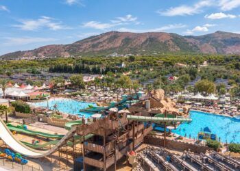 Magic Robin Hood: así es el único resort medieval de Europa, un complejo en Alicante con parque acuático, juegos, experiencias y una cena-espectáculo de Robin Hood
