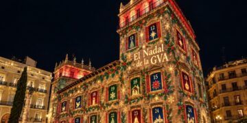 Un calendario de Adviento gigante proyectado, un árbol de 15 metros y actividades infantiles: así será la Navidad del Palau de la Generalitat Valenciana